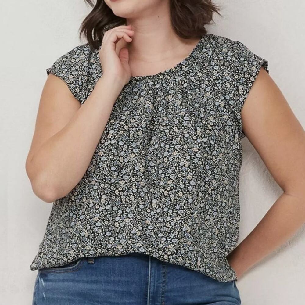 LC Lauren Conrad Blouse WMNS XS Black Floral Pleated Top Cap Sleeve Boho Chic